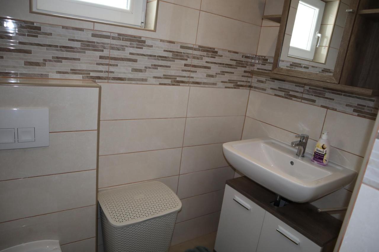 Apartmani Sanja Vir Exterior foto