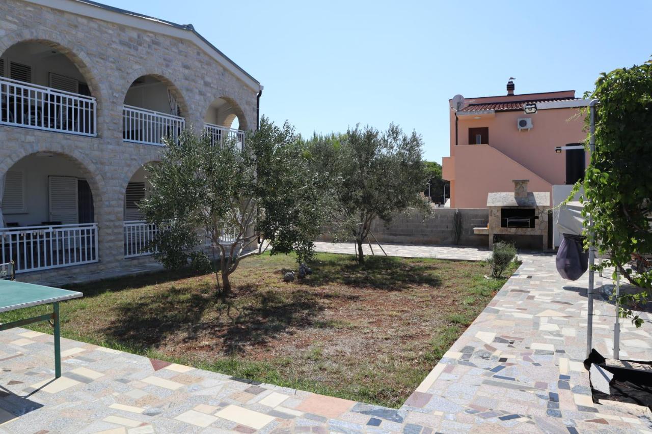 Apartmani Sanja Vir Exterior foto
